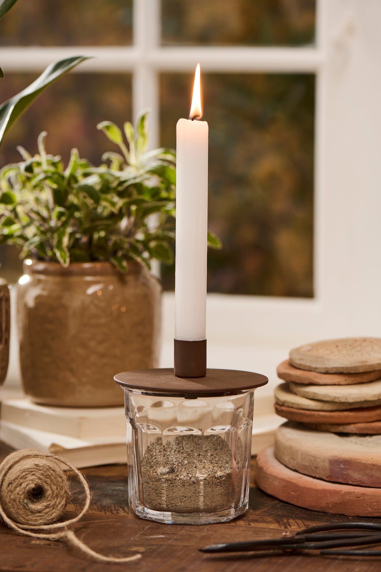 Metal candle holder