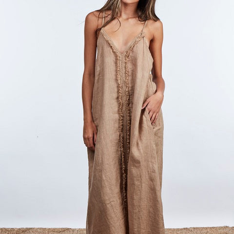 The Linen Dress – Woven for Wandering Souls