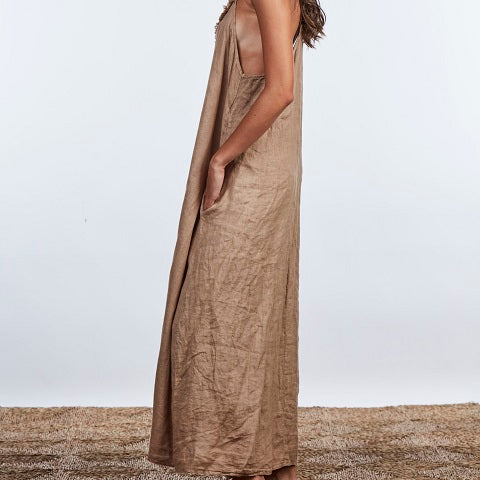The Linen Dress – Woven for Wandering Souls