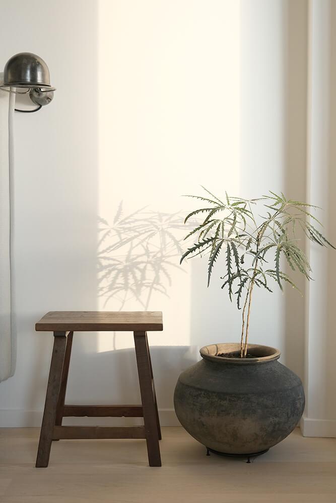 Clay Pot on Iron Stand – A Statement of Stillness and Strength