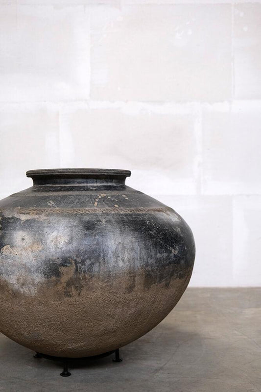 Large Clay Pot on Iron Stand – Earthbound Elegance