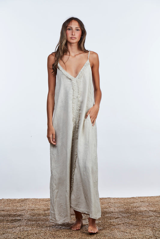 The Linen Dress – Woven for Wandering Souls