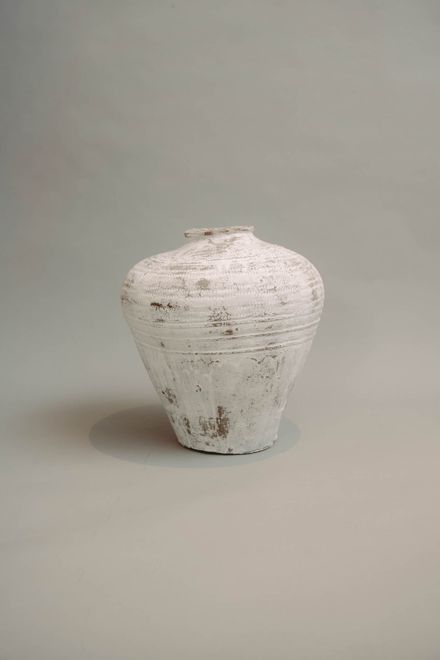 Vintage Chinese Urn – Time-Worn Beauty