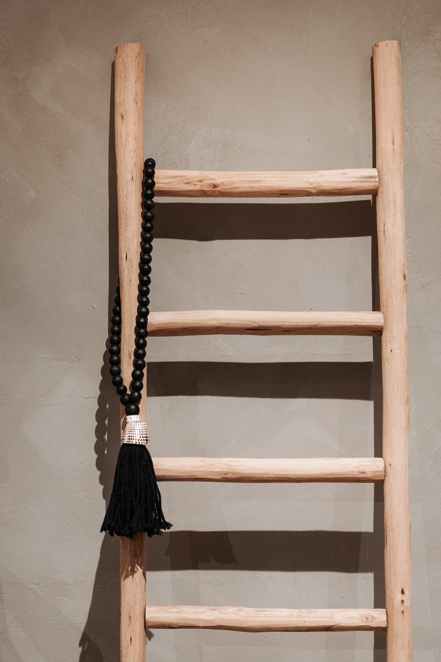 Black Wood and Shell Necklace – Spirit of the Sea